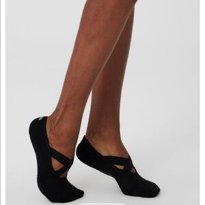 Alo Yoga - Women’s Pivot Barre Sock - Black - S/M